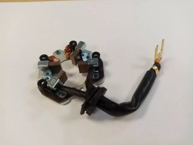 Щетка стартера NI VQ20DE/SR20DE/Y61/A32/SUB (23378-0M300) MPK, шт